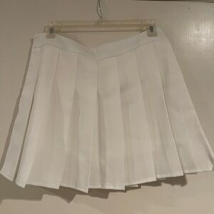 White mini skater pleaded skirt size XLarge